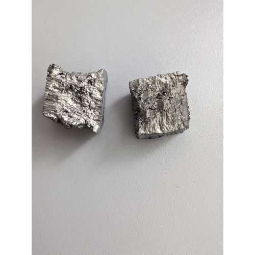Elemento metallico gadolinio 64 Gd pezzi 99,95% Metalli rari Grumi